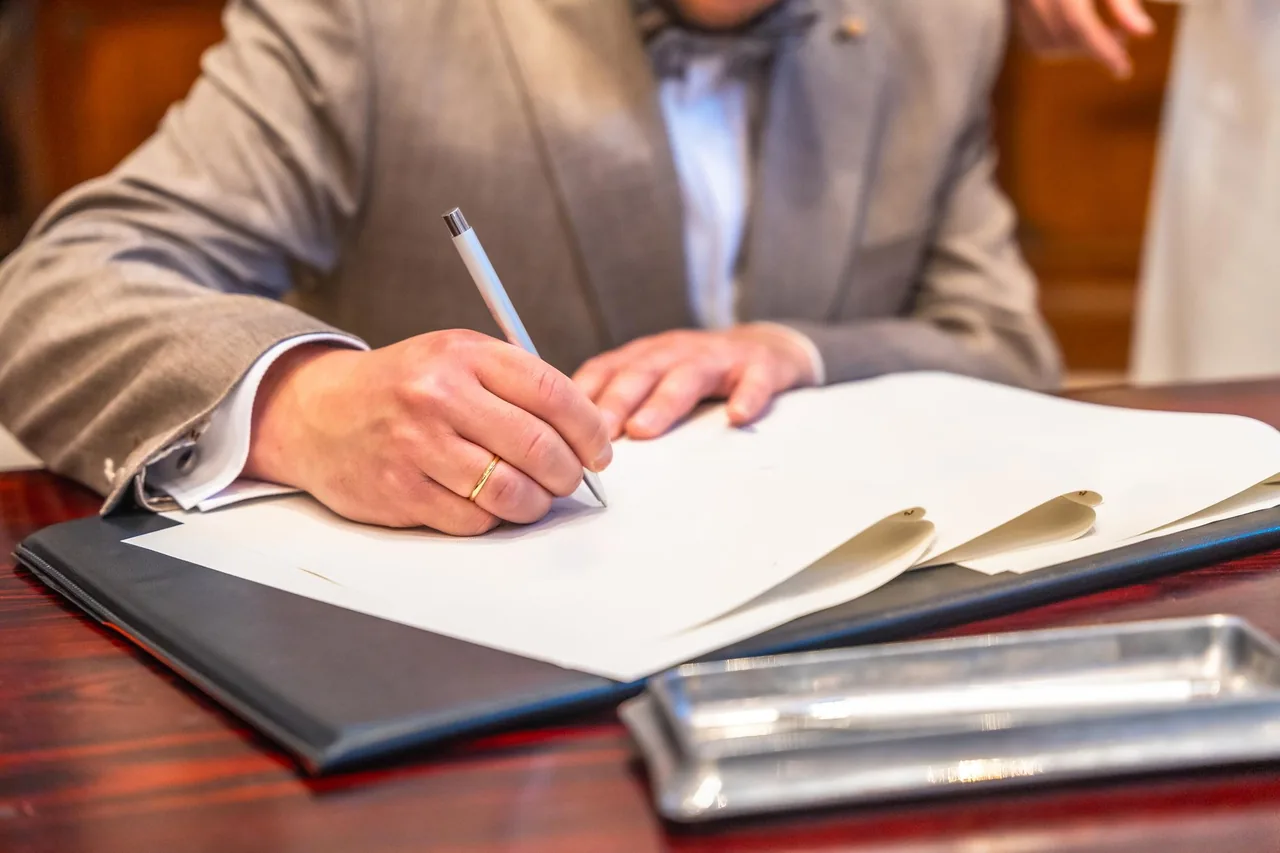 Officiële ondertekening van documenten voor gebruik in Guyana